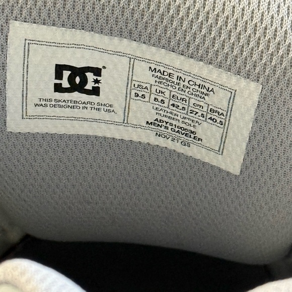 DC Shoes Light green with Khaki soles. Mens Skate shoes worn 1 time. - Picture 4 of 8